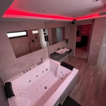 Apartment 7 Esencias